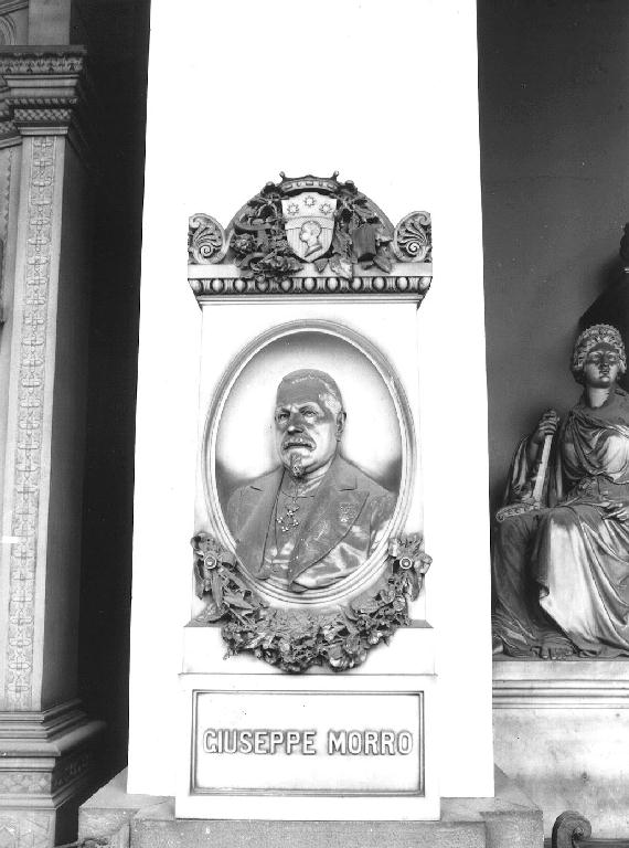 ritratto d'uomo (monumento funebre - a edicola, opera isolata) di Villa Giovanni Battista (sec. XIX)