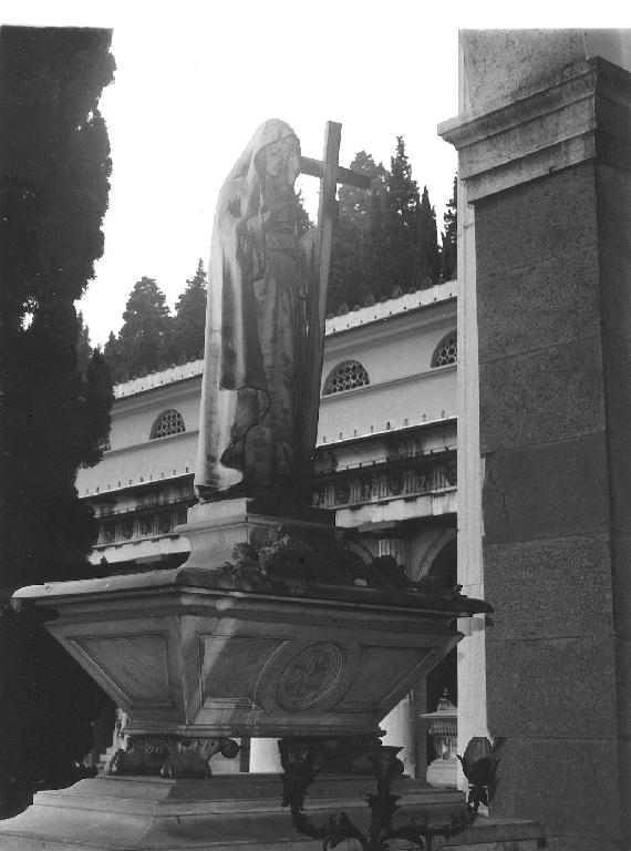 FIGURA FEMMINILE CON CROCE (sarcofago, opera isolata) di Cipollini Giovanni (fine sec. XIX)