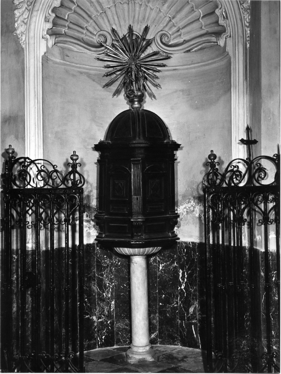 baldacchino architettonico del fonte battesimale, elemento d'insieme - bottega ligure (sec. XIX)