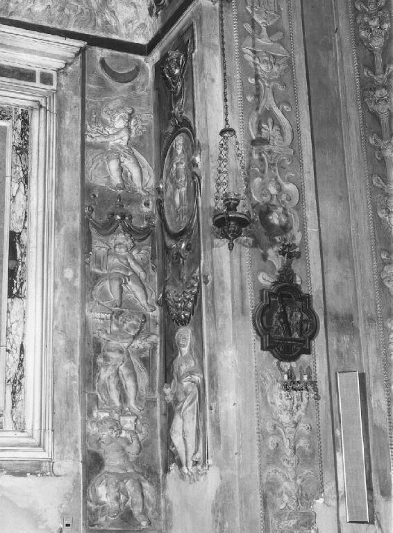 angeli con simboli delle litanie lauretane (decorazione plastica) di Sparzo Marcello (attribuito) (inizio sec. XVII)