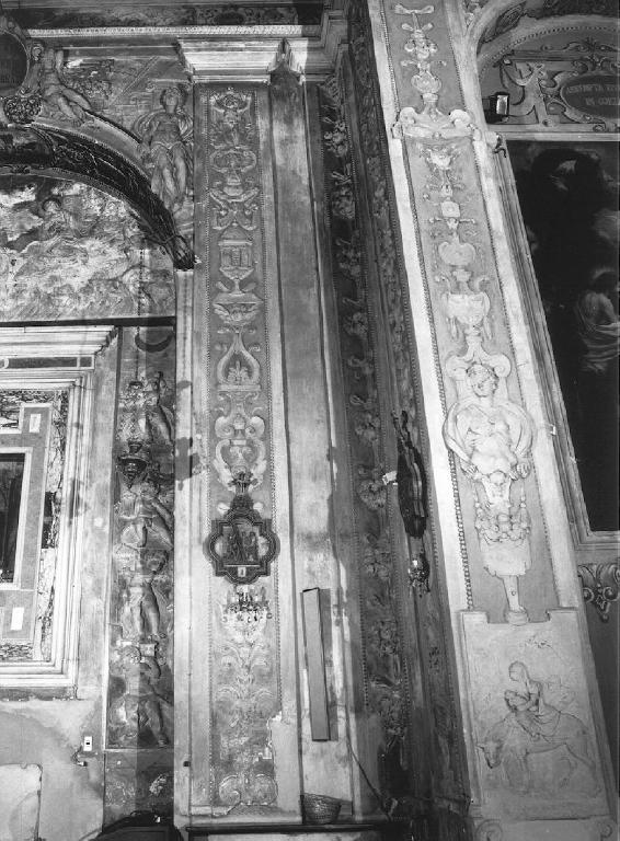 motivi decorativi a candelabra (decorazione plastica) di Sparzo Marcello (attribuito) (inizio sec. XVII)