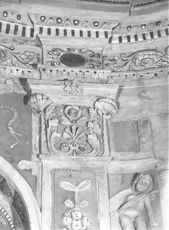 motivi decorativi floreali (semicapitello composito) di Sparzo Marcello (attribuito) (inizio sec. XVII)