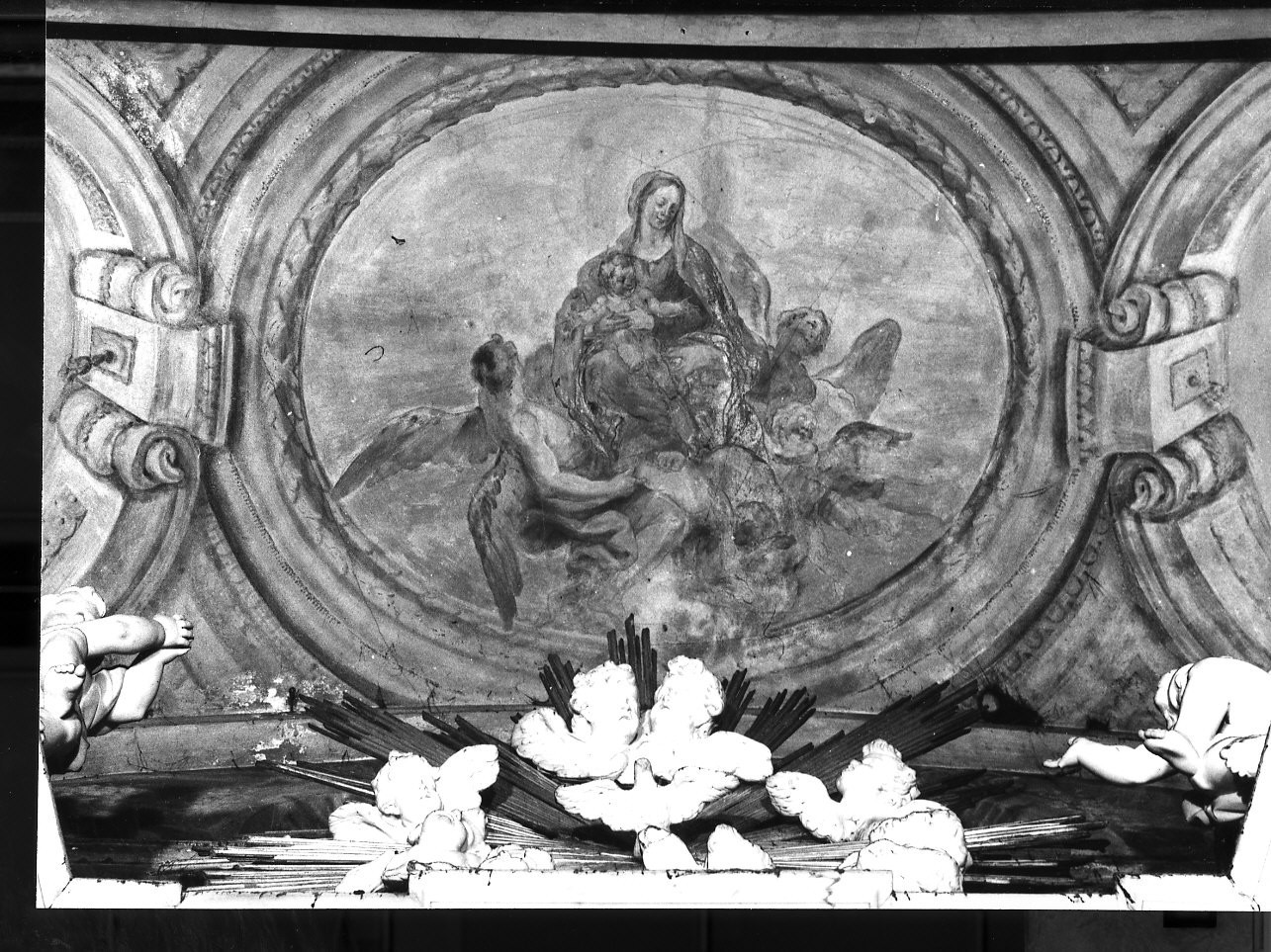 Madonna in gloria (dipinto, opera isolata) di Brusco Paolo Gerolamo detto Bruschetto, Brusco Angelo Stefano (fine/inizio secc. XVIII/ XIX)
