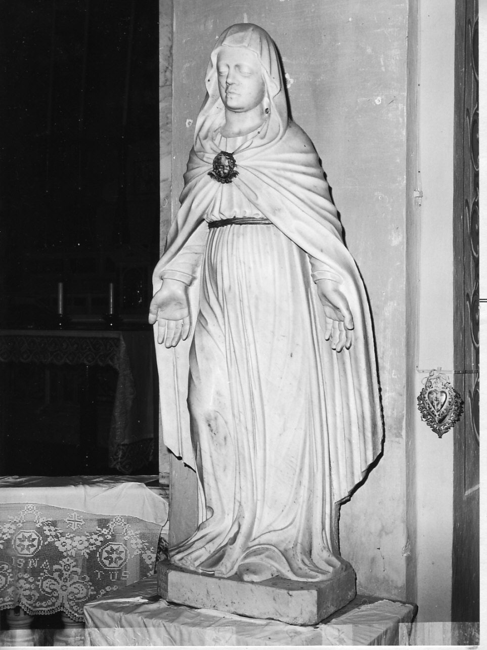 Madonna della Misericordia (statua, opera isolata) - bottega italiana (sec. XVII)