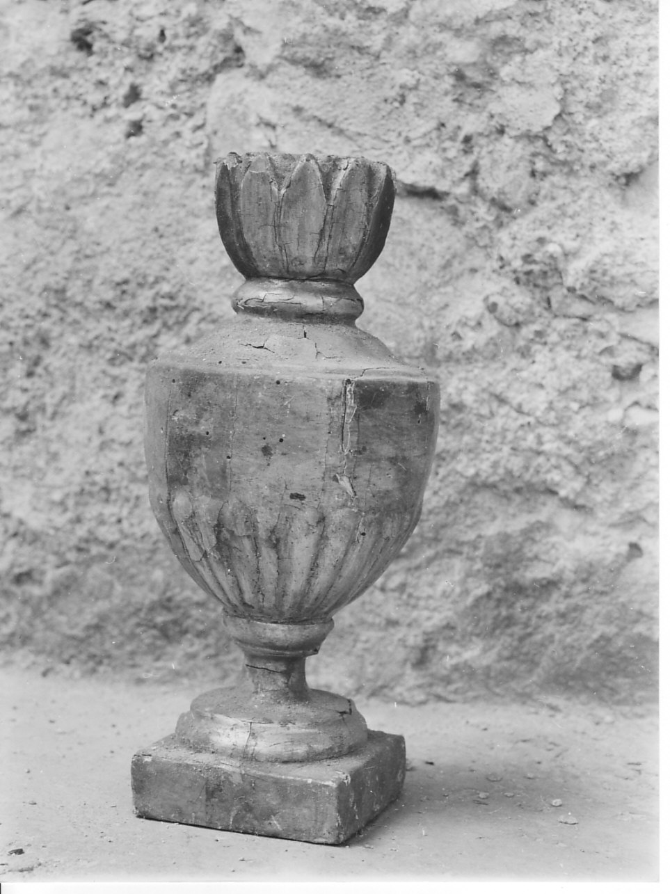 vaso d'altare con composizione floreale, serie - bottega ligure (secc. XVIII/ XIX)