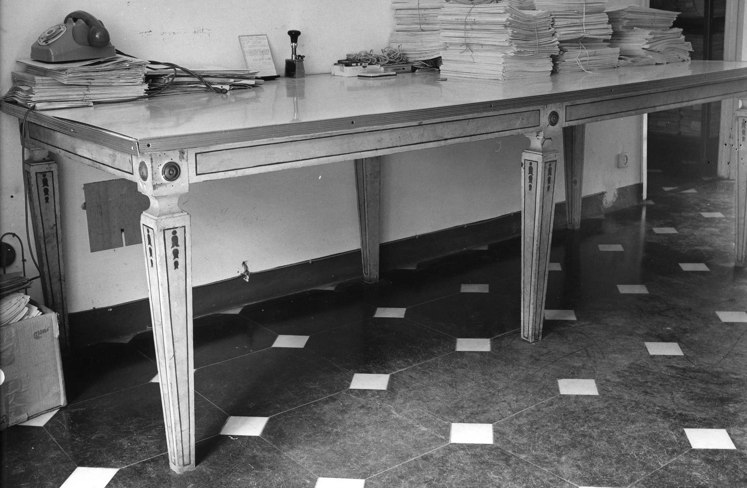 tavolo, opera isolata - bottega ligure (fine/inizio secc. XVIII/ XIX)