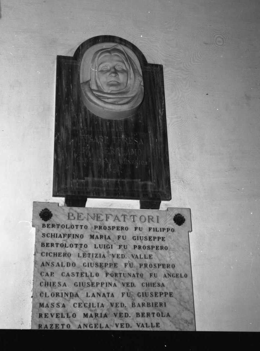 RITRATTO DI FIGARI TERESA FU GEROLAMO (lapide commemorativa, opera isolata) di Schiaffino Giovanni (sec. XX)