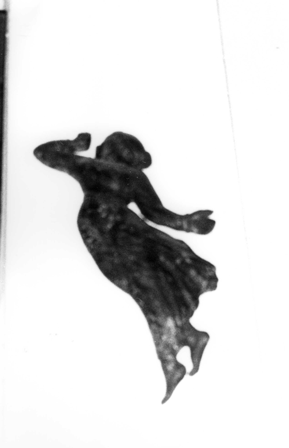figura femminile (decorazione plastica, frammento) - ambito toscano (fine, fine sec. XVIII, sec. XVIII)