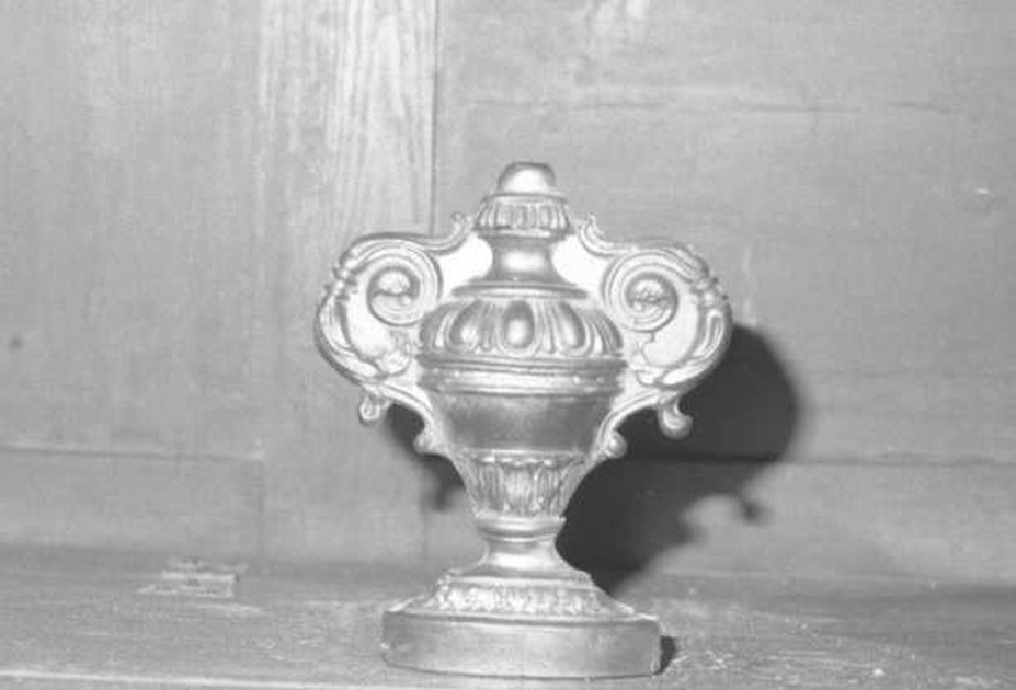 vaso d'altare con composizione floreale, serie - bottega ligure (prima metà sec. XIX)