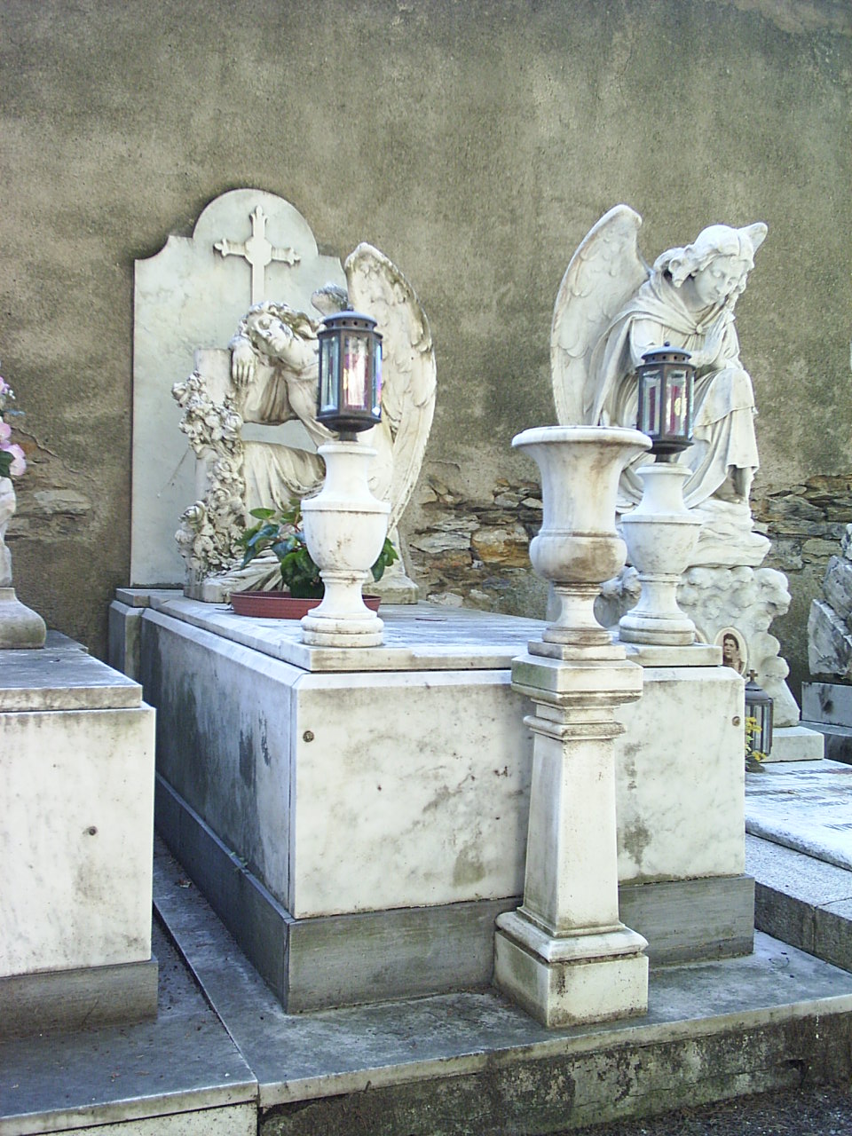 angelo con fascio di palme (monumento funebre, opera isolata) di Canessa Achille (bottega) (sec. XX)