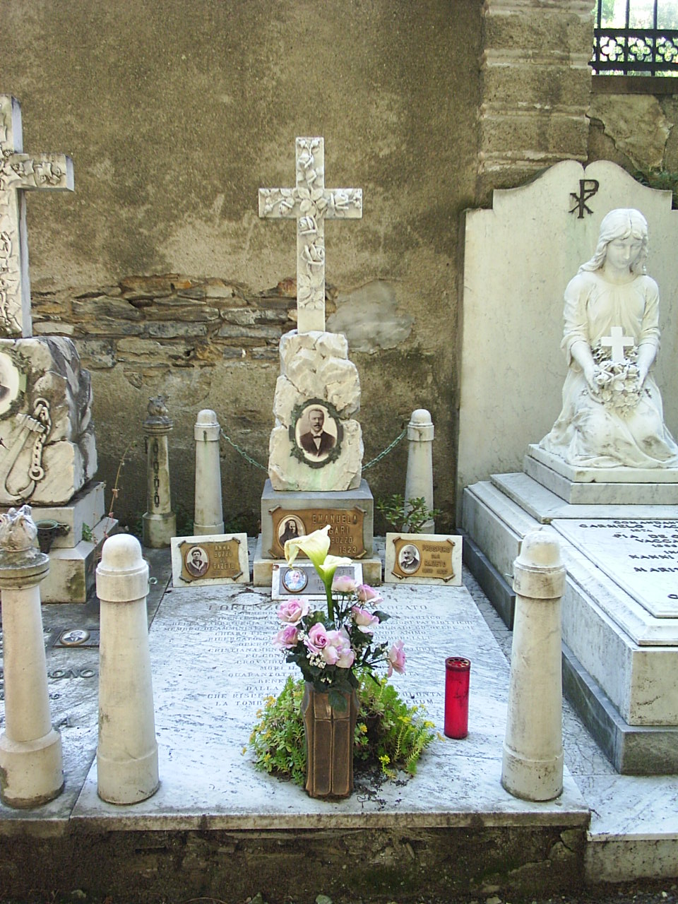 croce (monumento funebre, opera isolata) di Canessa Achille (sec. XX)
