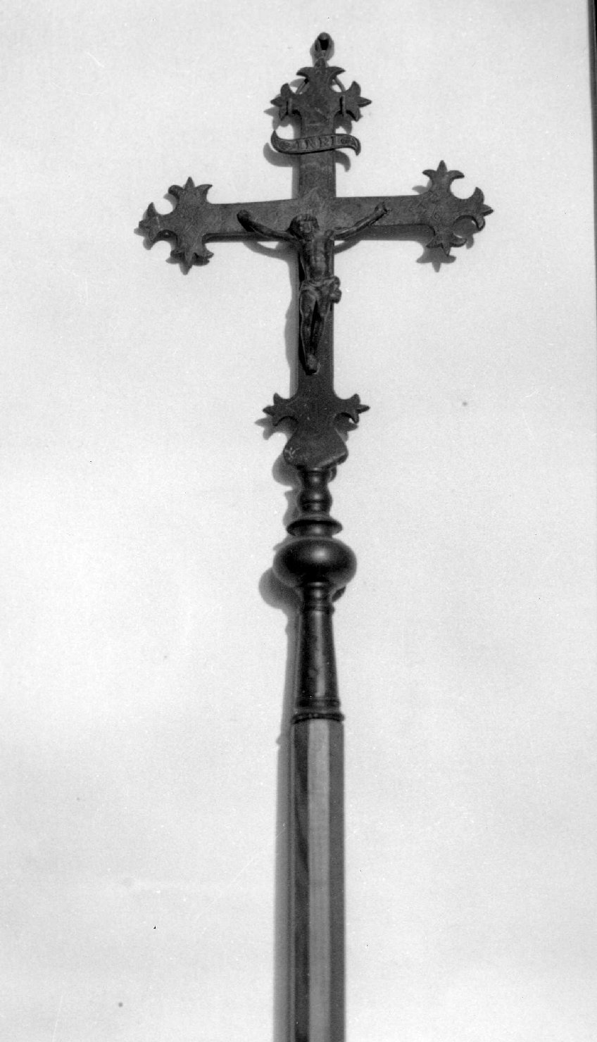 Cristo crocifisso (croce astile, opera isolata) - produzione ligure (ultimo quarto sec. XIX)