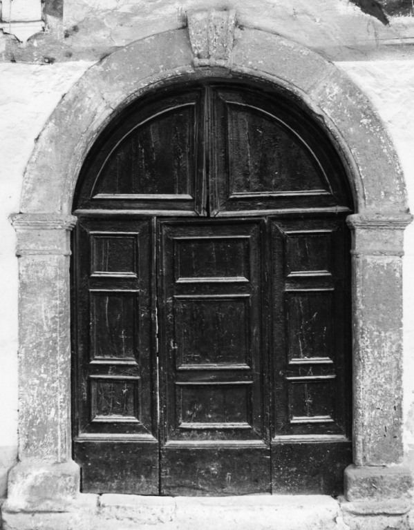 portale - ad arco - ambito viterbese (sec. XVIII)
