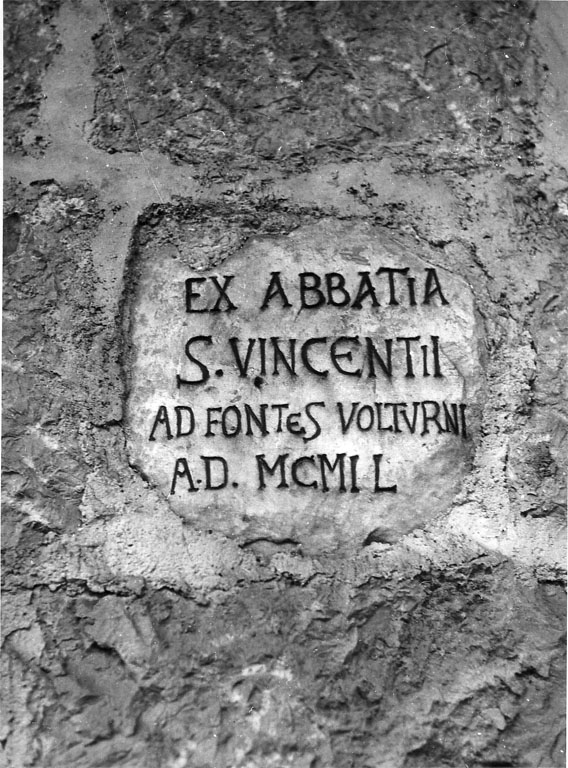 lapide commemorativa, frammento - ambito Italia centro-meridionale (sec. XII)