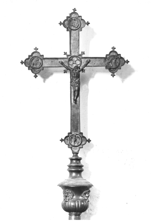croce processionale - ambito romano (inizio, prima metà sec. XX, sec. XX)