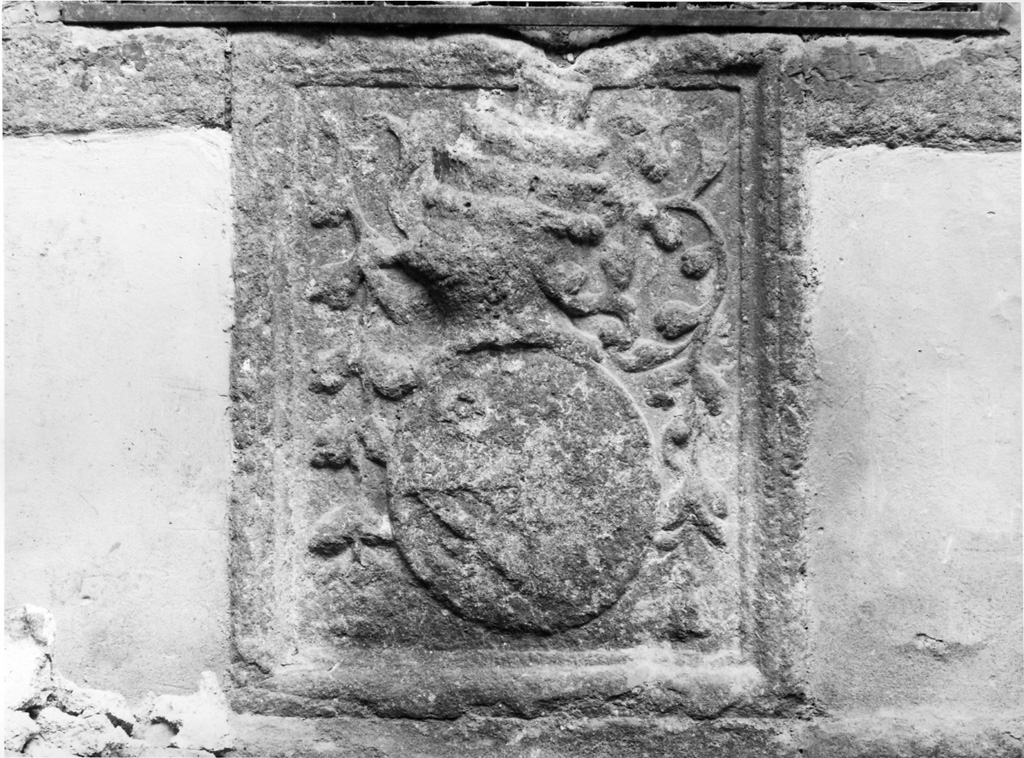 stemma gentilizio della famiglia Orsini (rilievo) - manifattura laziale (secc. XVI/ XVII)