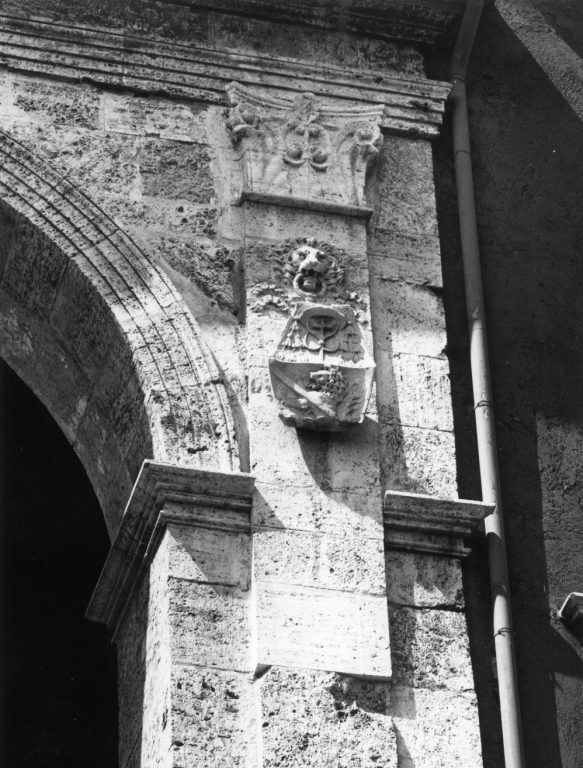 stemma del cardinal Marco Barbo (rilievo) - ambito romano (sec. XV)