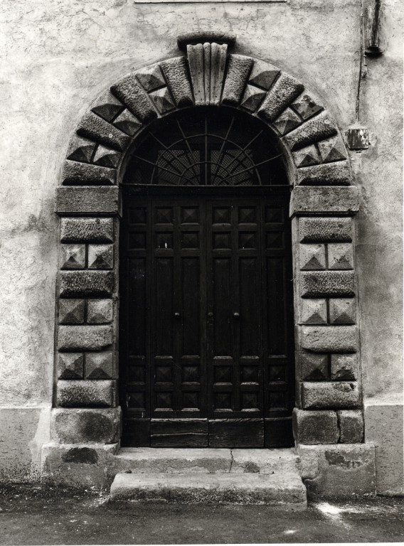 portale - ad arco - bottega Italia centrale (inizio sec. XVII)
