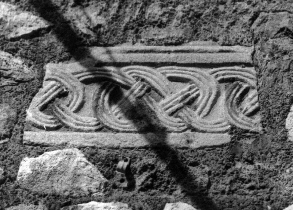 decorazione plastica, frammento - ambito romano (sec. IX)