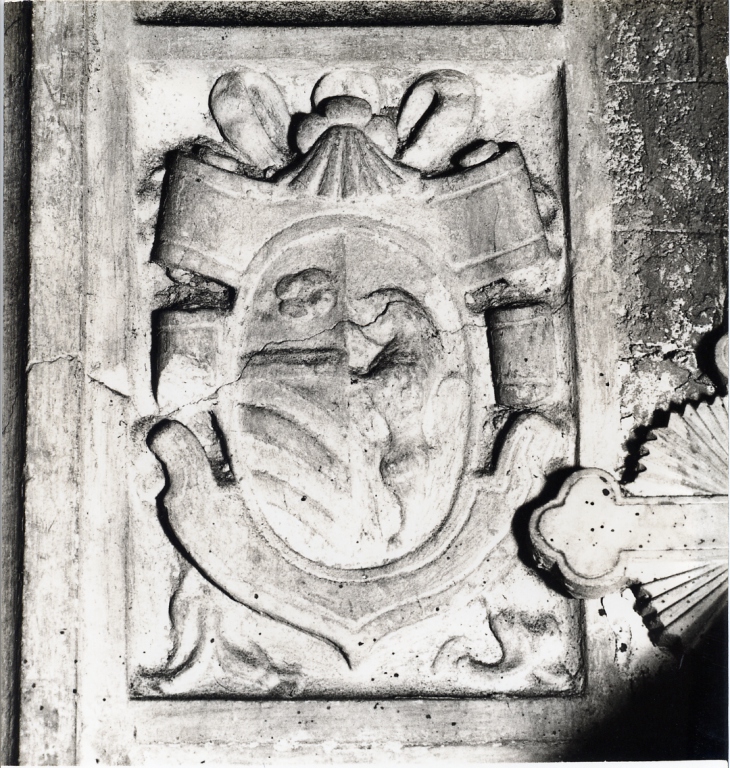 stemma Orsini Savelli (decorazione plastica) - bottega Italia centrale (sec. XVI)