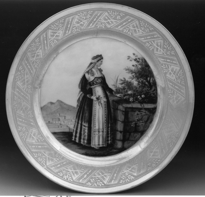 donna col costume di Frattura (piatto) di Nardone Francesco - manifattura napoletana (secondo quarto sec. XIX)