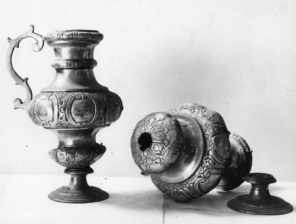 vaso da fiori, coppia - ambito romano (sec. XVIII)