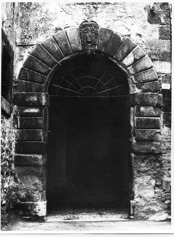 portale - ad arco - manifattura laziale (fine/inizio secc. XVIII/ XIX)