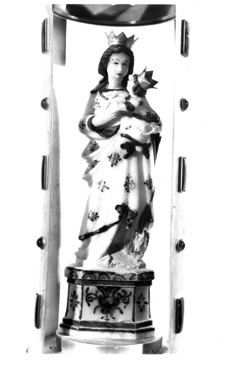 Madonna con Bambino (statuetta devozionale sotto campana di vetro) - ambito laziale (sec. XVIII)