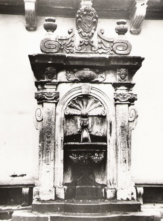 fontana - a muro - ambito laziale (sec. XVI)