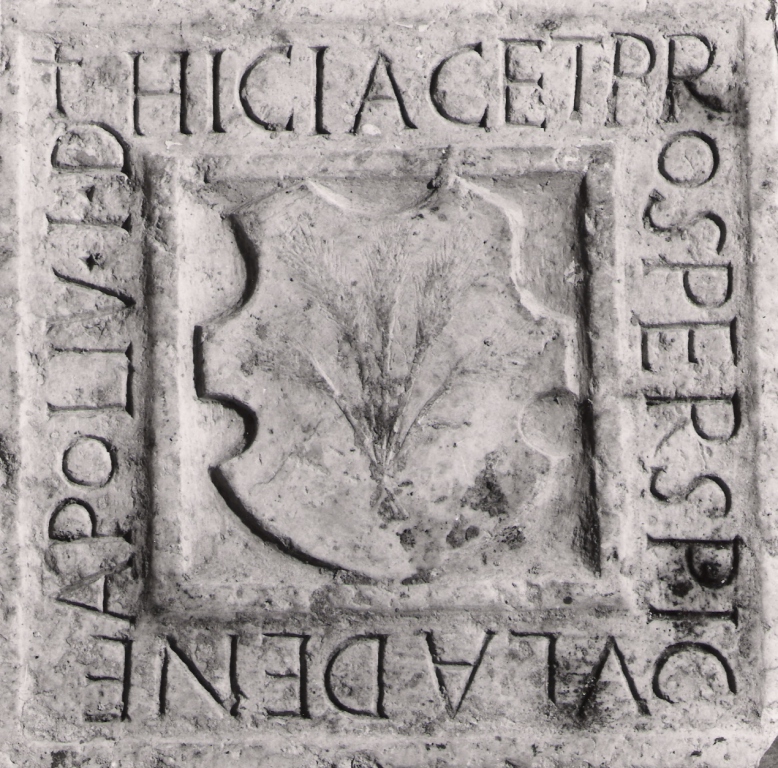 lapide tombale - ambito laziale (secc. XV/ XVI)