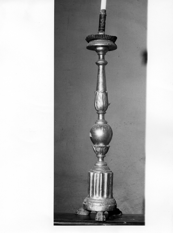 candeliere d'altare, serie - manifattura laziale (sec. XVIII)