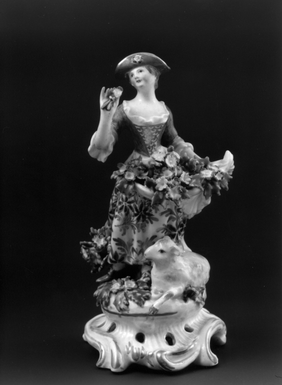 fanciulla con fiori e pecora (scultura) - manifattura di Bow (sec. XVIII)