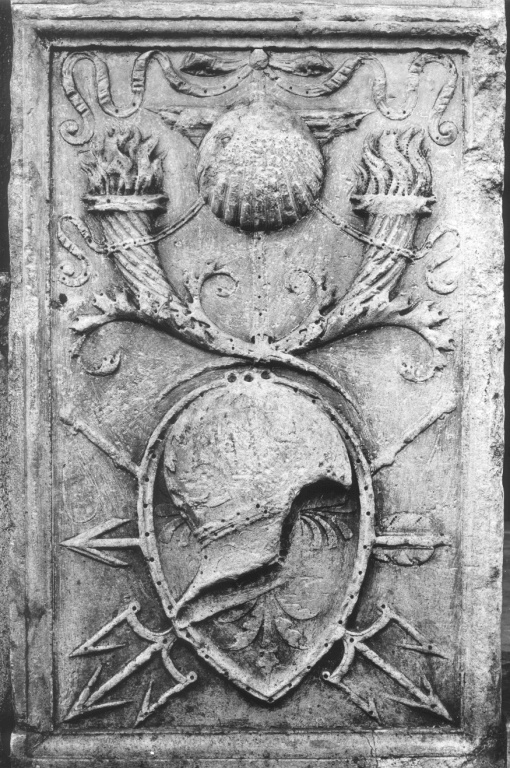 trofeo di armi (rilievo) di Torrigiani Pietro (secc. XV/ XVI)