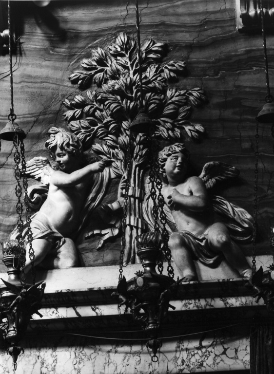 angioletti con ghirlande (scultura) di Ferrari Giacinto, Ferrari Giuseppe, Bisenzi Antonio (sec. XVIII)