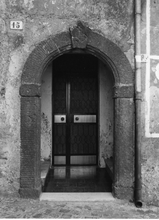 portale - ad arco - ambito romano (sec. XVII)