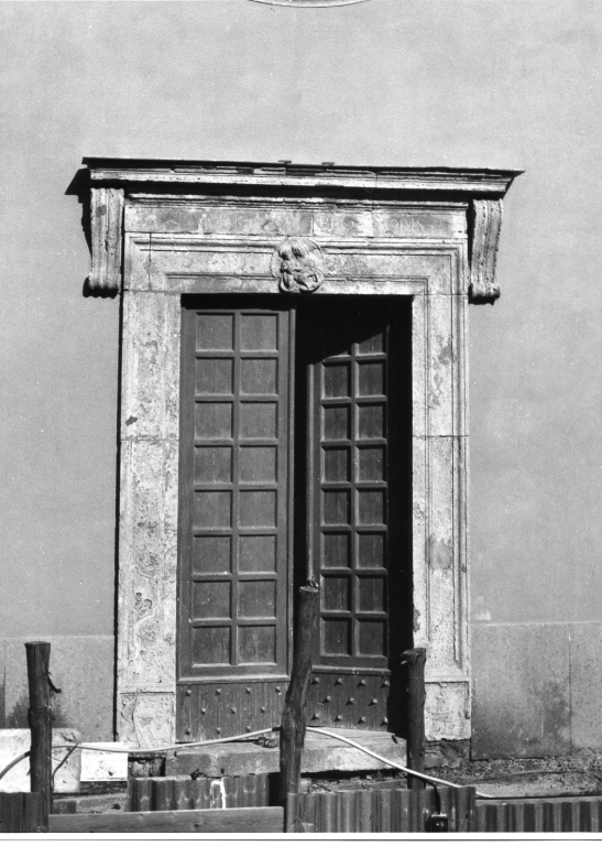 portale architravato - ambito romano (sec. XV)