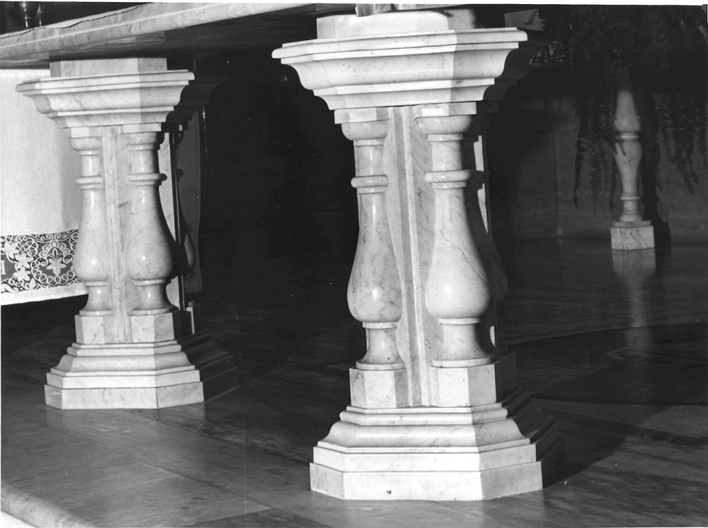pilastrino di altare, coppia - bottega laziale (sec. XVIII)