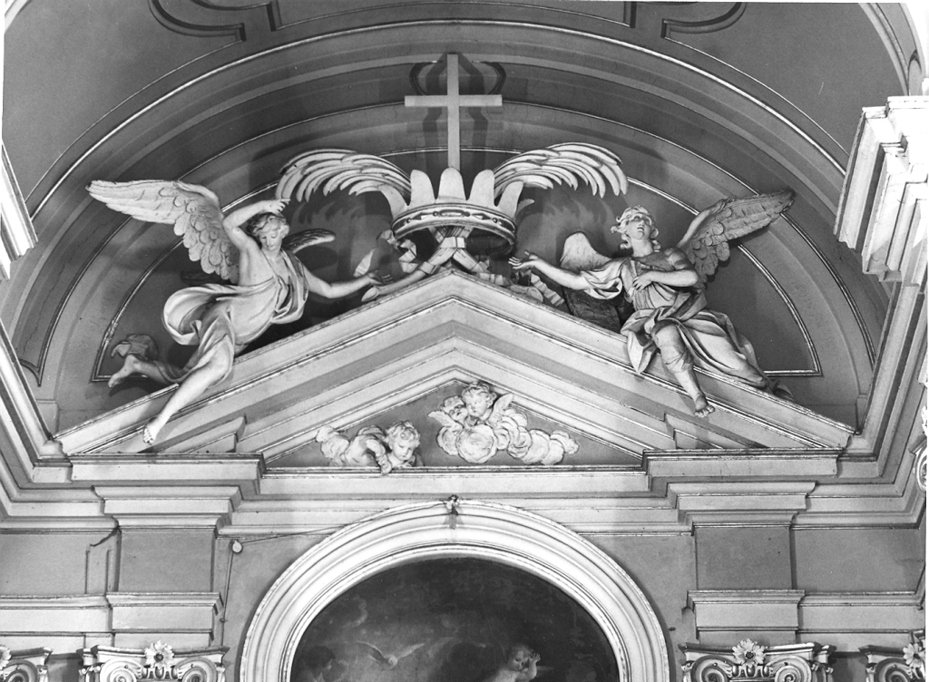 angeli reggicorona (decorazione plastica) - bottega laziale (sec. XVIII)