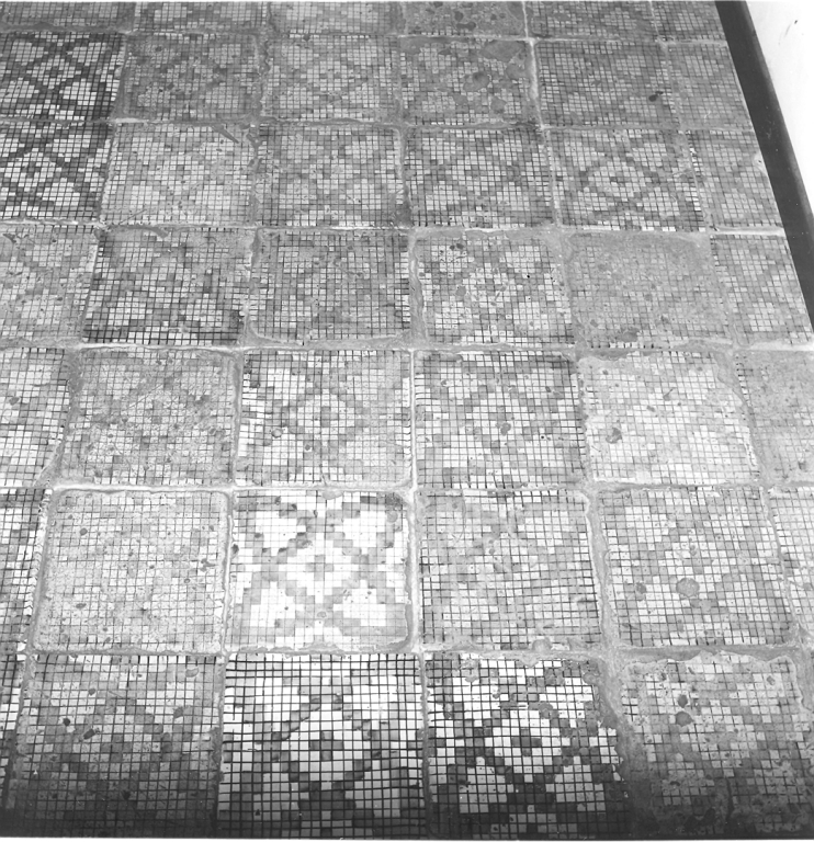 motivi decorativi geometrici (piastrella di pavimento) - produzione laziale (sec. XIX)