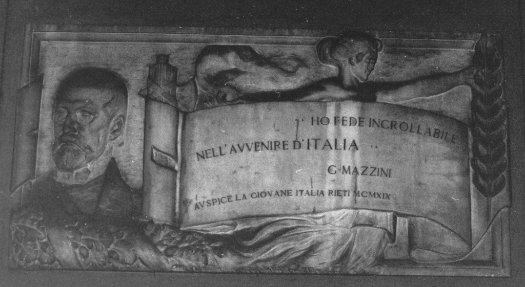busto di Giuseppe Mazzini e figura allegorica (rilievo) di Inghilleri Giuseppe (sec. XX)