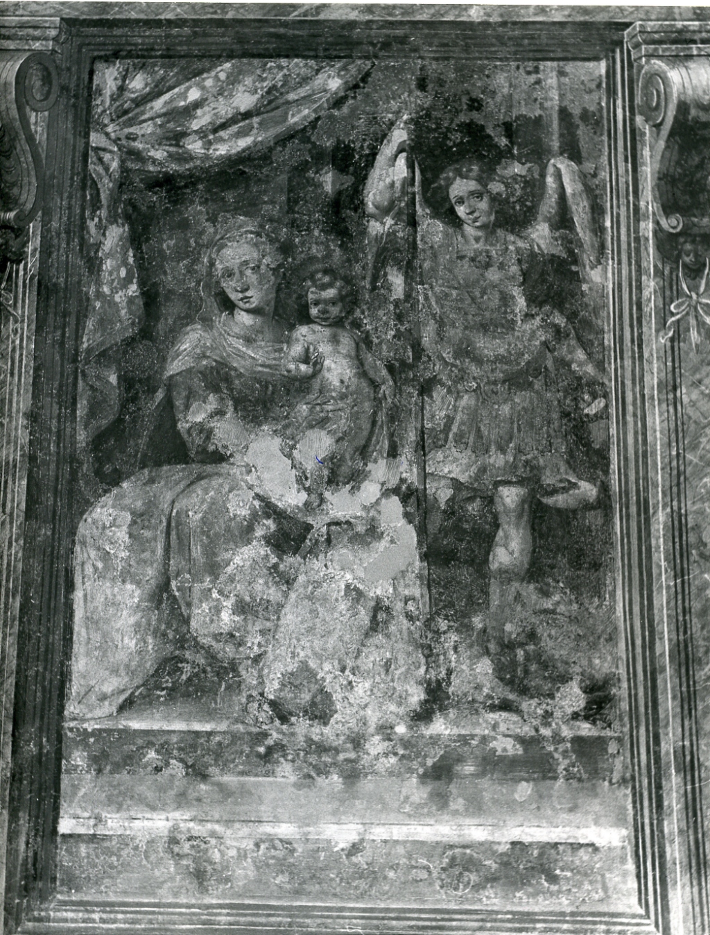 Madonna con Bambino e San Michele arcangelo (dipinto, ciclo) di Manenti Vincenzo (fine/inizio secc. XVI/ XVII)