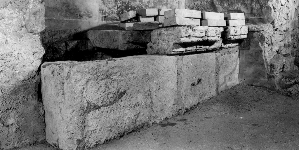 sarcofago - ambito anagnino (sec. XIII)