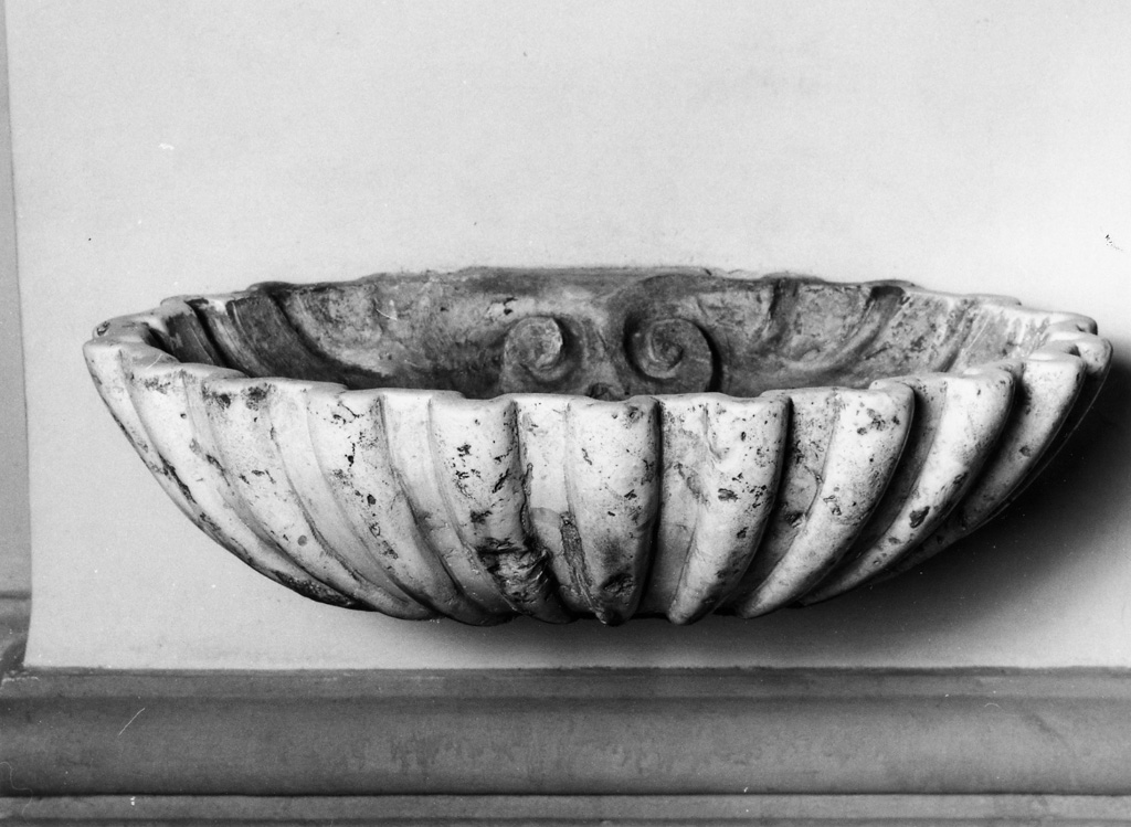acquasantiera pensile, serie - ambito romano (sec. XVIII)