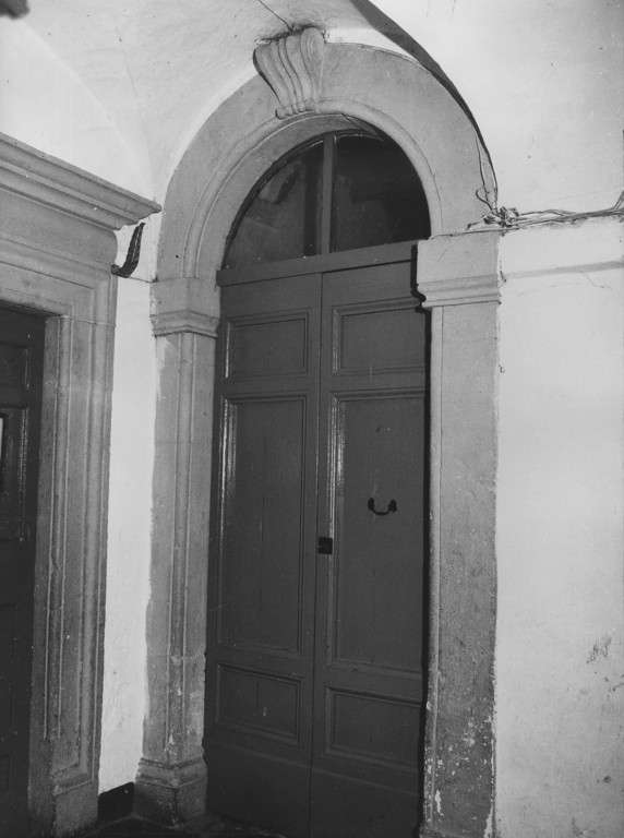 portale - ad arco, opera isolata - ambito laziale (sec. XVI)