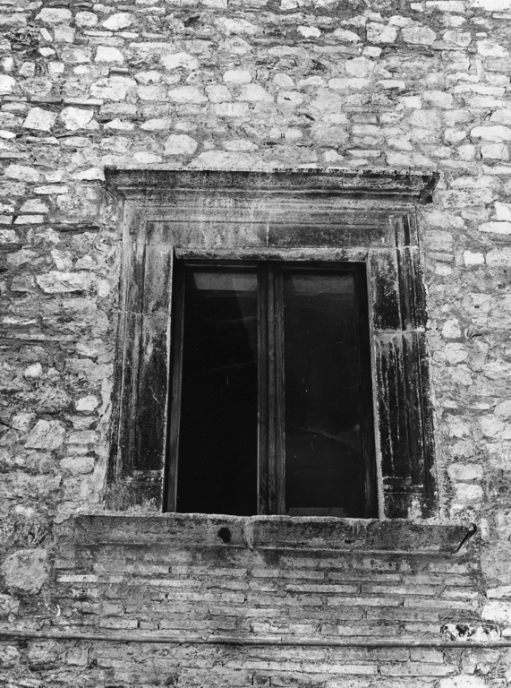 finestra, serie - ambito laziale (sec. XV)