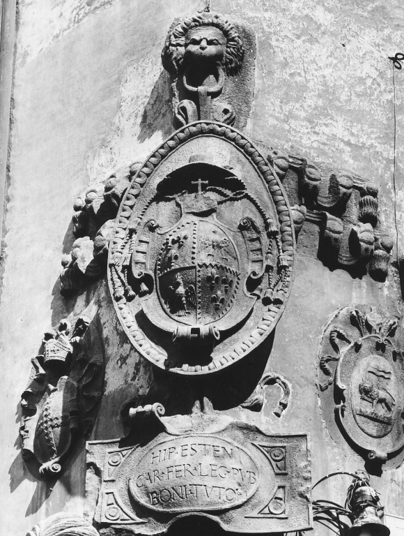 stemma del cardinal Ippolito d'Este (rilievo) - ambito laziale (sec. XVI)
