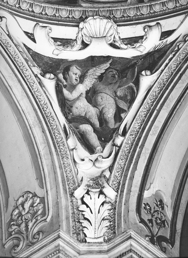 angeli con i simboli della passione (dipinto, complesso decorativo) - ambito laziale (sec. XVIII)
