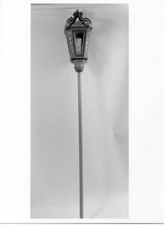 lanterna processionale, serie - manifattura romana (primo quarto sec. XX)