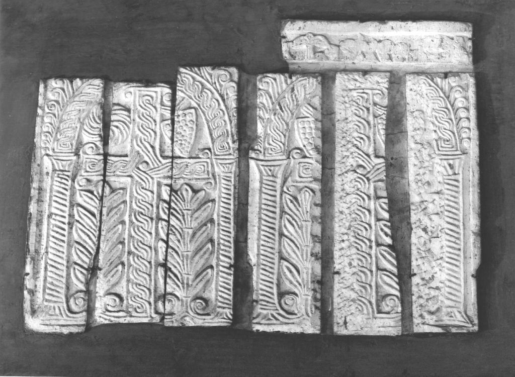 motivi decorativi (pluteo, frammento) - ambito romano (secc. VIII/ IX)