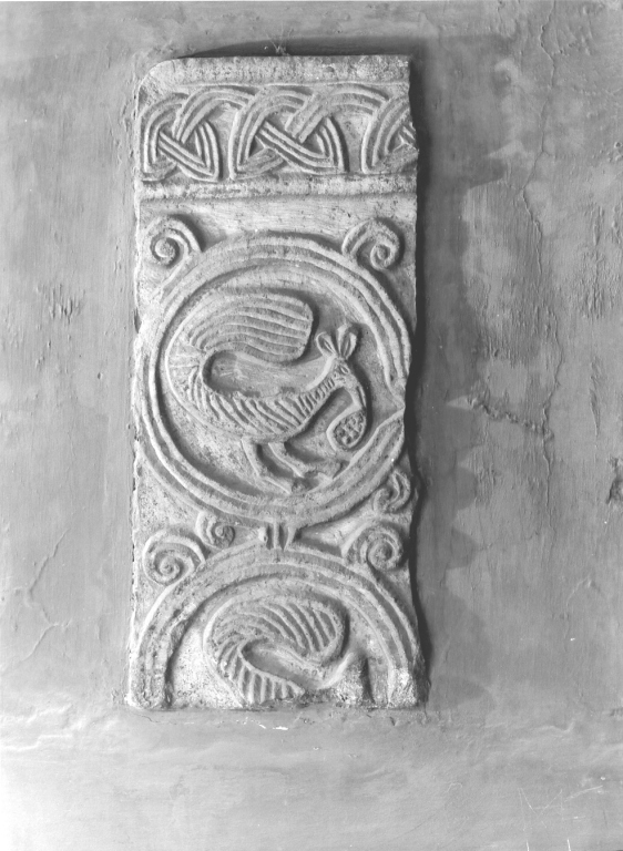 motivi decorativi geometrici e zoomorfi (rilievo, frammento) - ambito romano (secc. VIII/ IX)